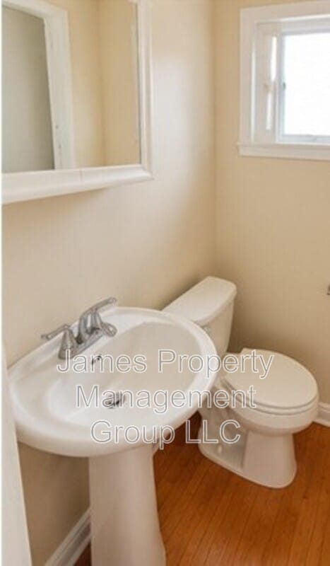 Building Photo - 458 Oak St