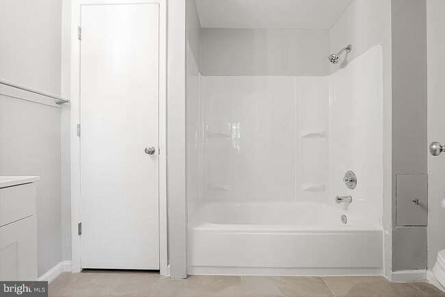 Building Photo - 212 Warren St