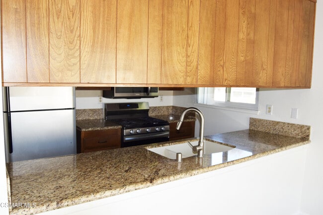 Building Photo - 28725 Conejo View Dr