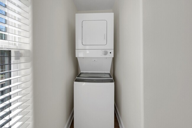 Building Photo - 632 E 38th St