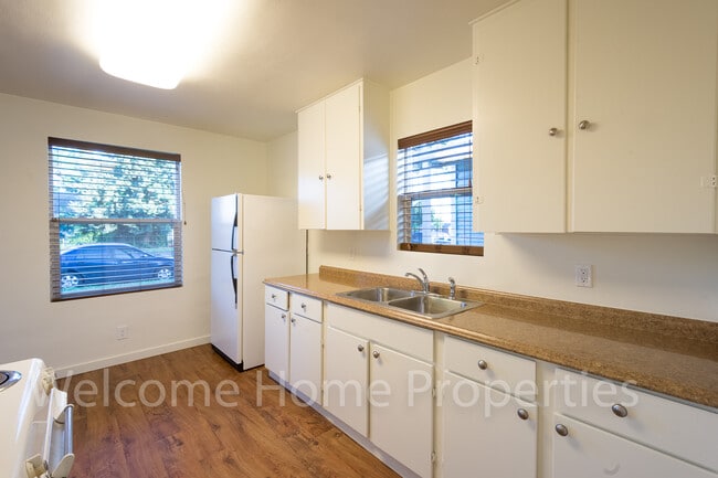 Building Photo - 808 W Alder St