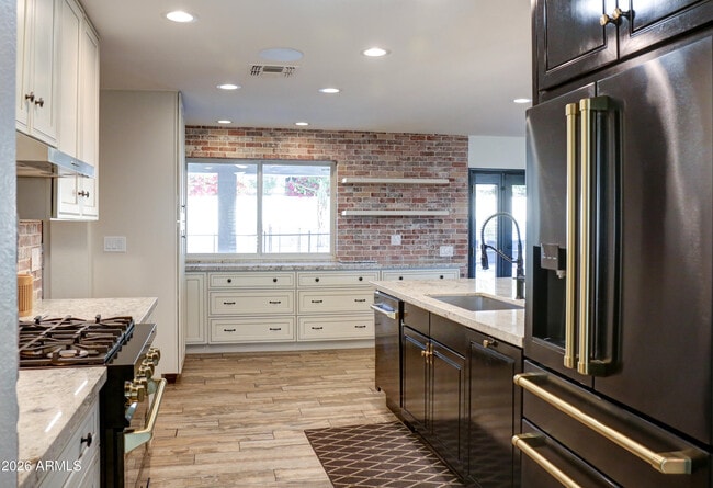 Building Photo - 2016 E State Ave