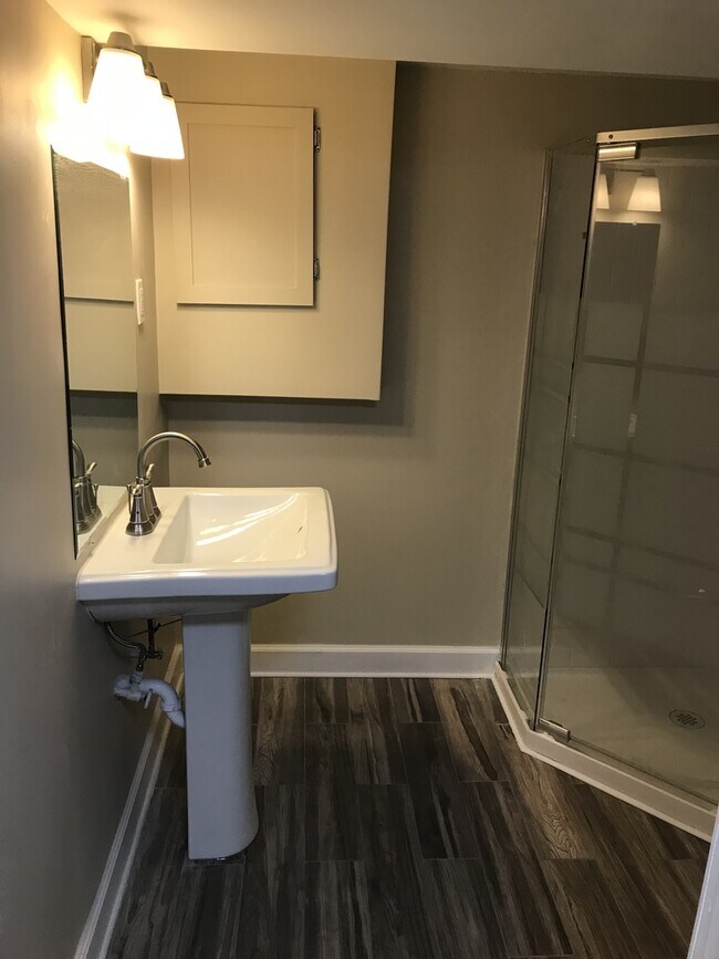Building Photo - Ready to go 4 Bedroom 2 Bath Home in South...