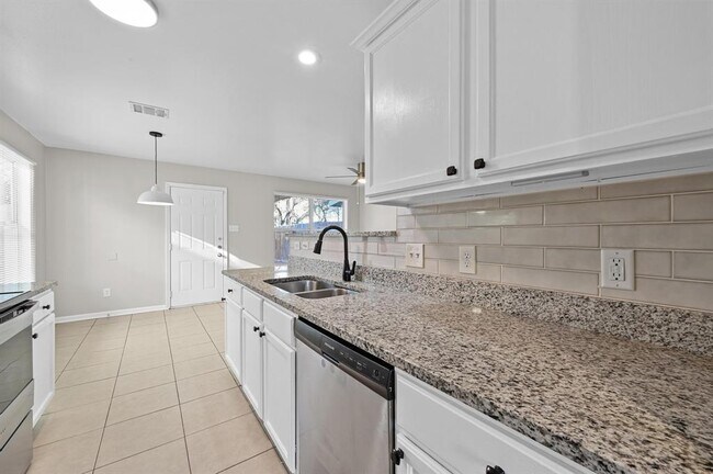 Building Photo - 2318 Riddle Rd