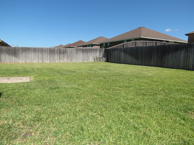 Building Photo - Gorgeous 3 bedroom 2 bath home in desired ...