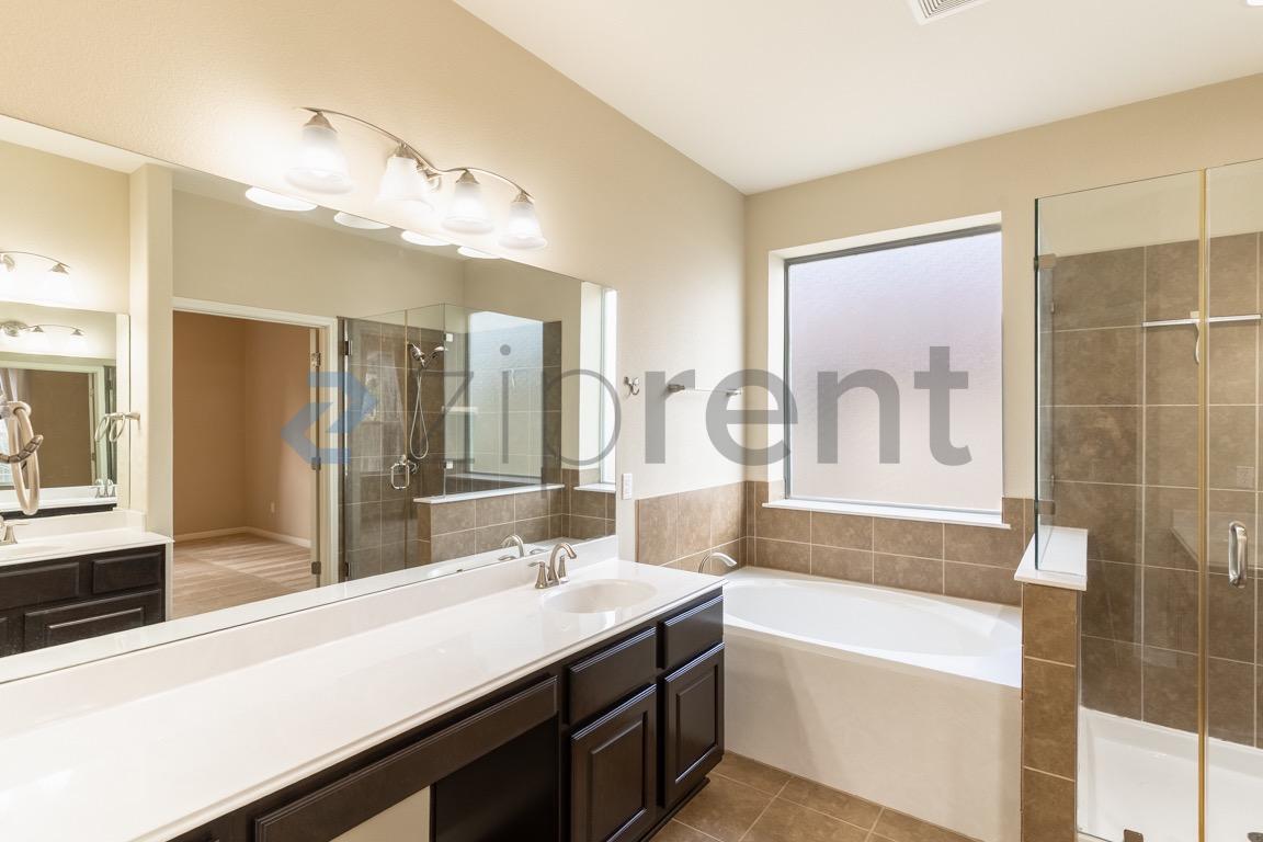 Building Photo - 2406 Sweetwater Ln