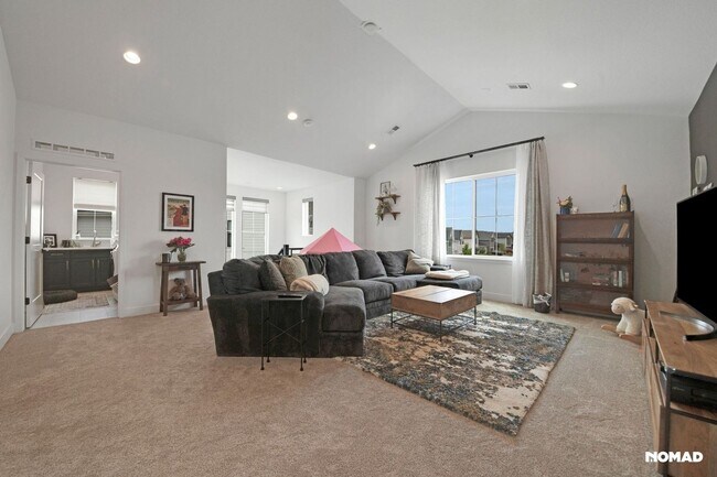 Building Photo - Spacious 5BR House in Littleton