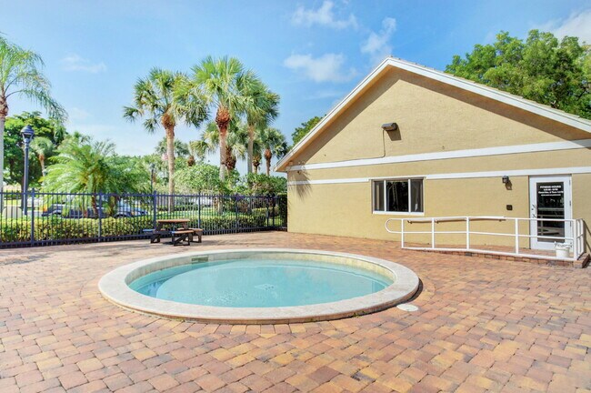 Building Photo - 10332 Islander Dr