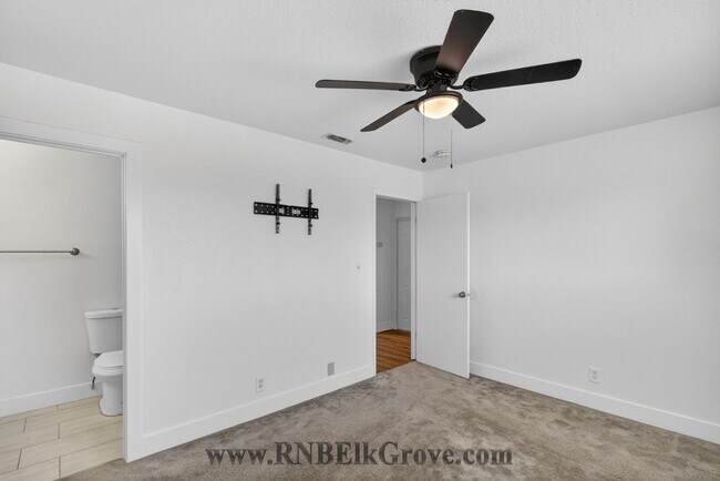 Building Photo - 6844 Sandrock Way