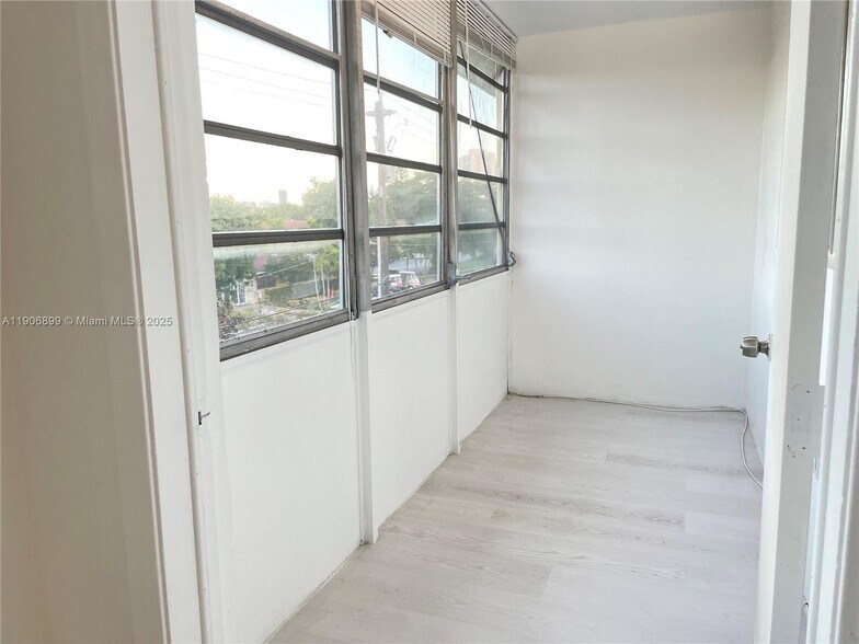 Building Photo - 2810 NE 201st Ter