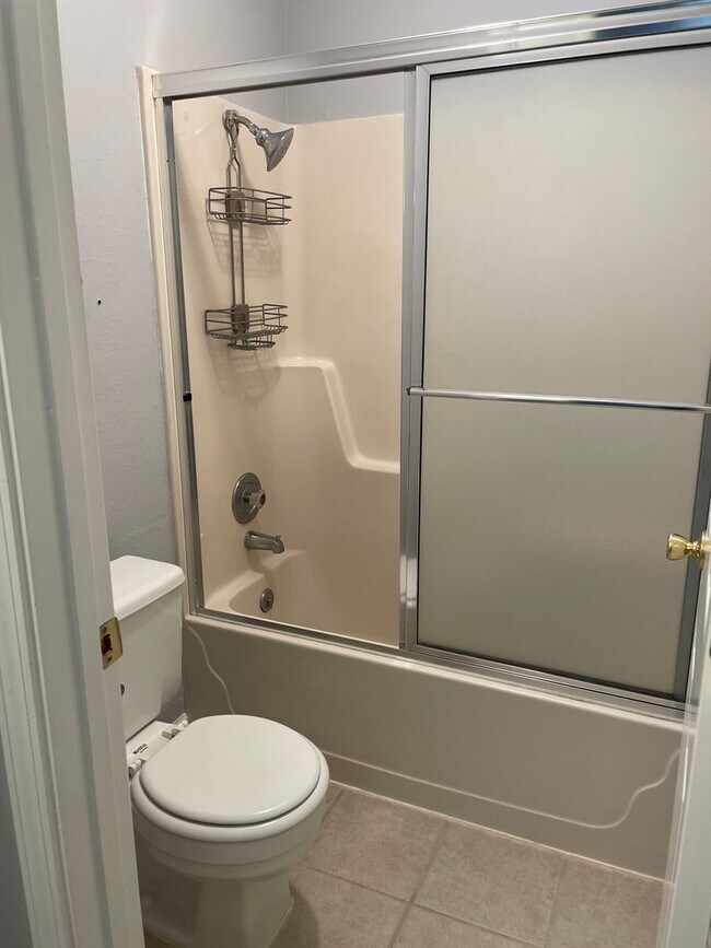 Building Photo - 2 bed, 2 bath South Columbia