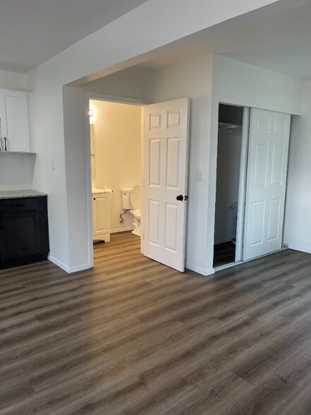 Building Photo - 601 N Cameron St