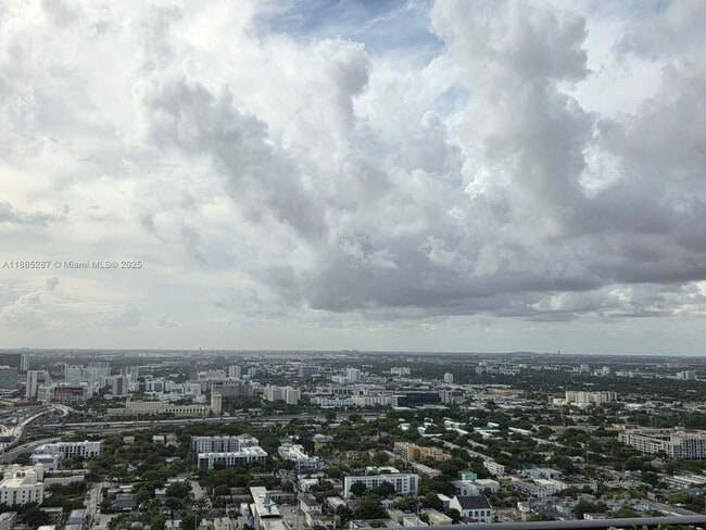 Building Photo - 1600 NE 1st Ave