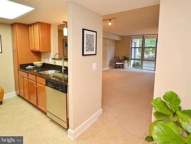 Building Photo - 11800 Sunset Hills Rd