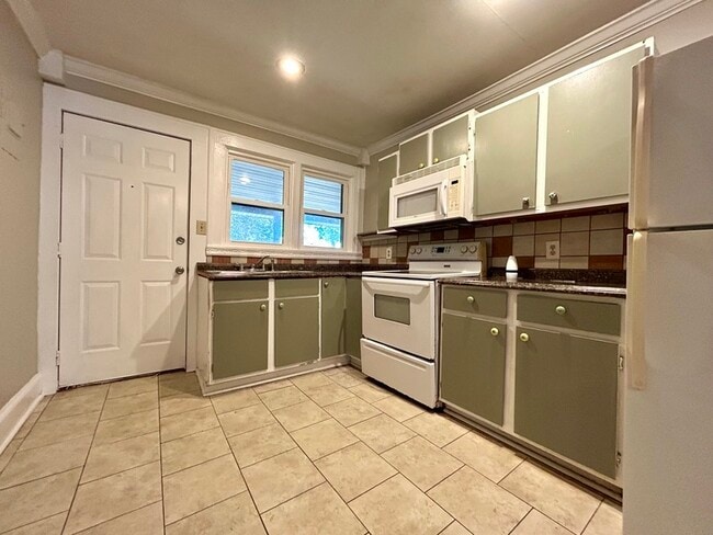 Building Photo - 2547 Pinckney Ave