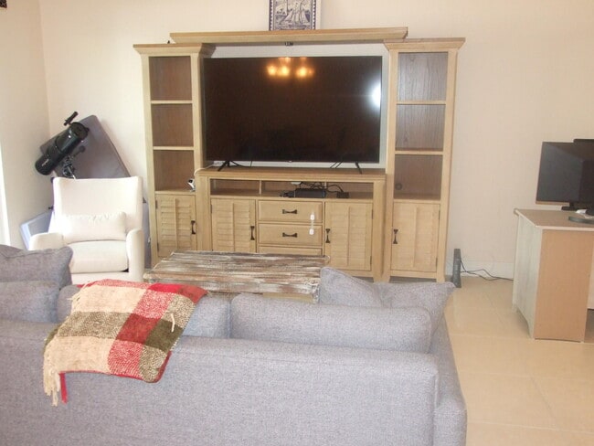 Building Photo - 1000 U.S. Rte 1