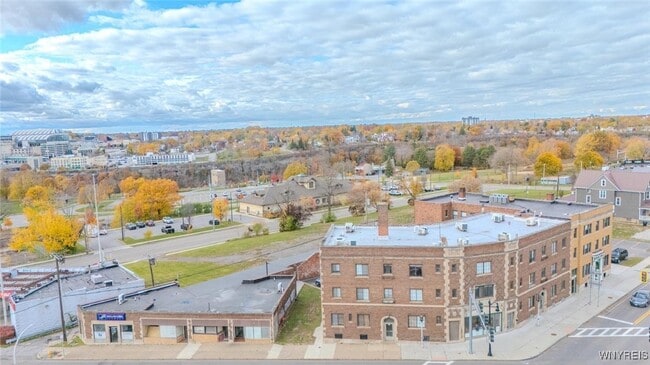 Building Photo - 530 Main St