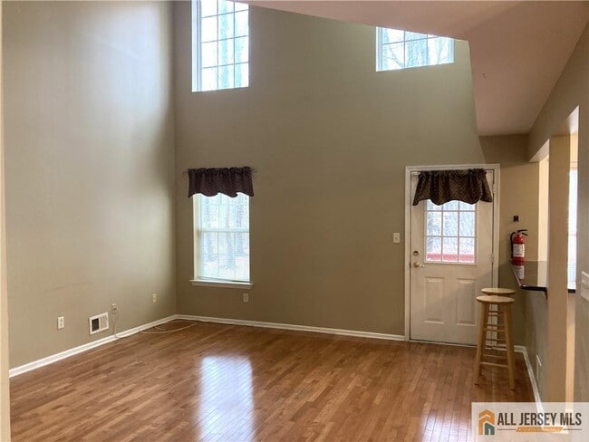 Building Photo - 212 Hawthorne Rd