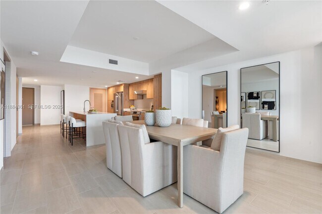 Building Photo - 10281 W Bay Harbor Dr