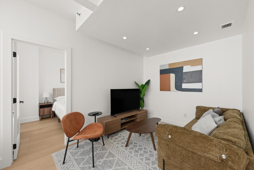 Building Photo - 19-23 Saint Marks Place-SI ID1499939P