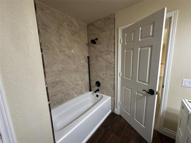 Building Photo - 5703 Saragosa Dr