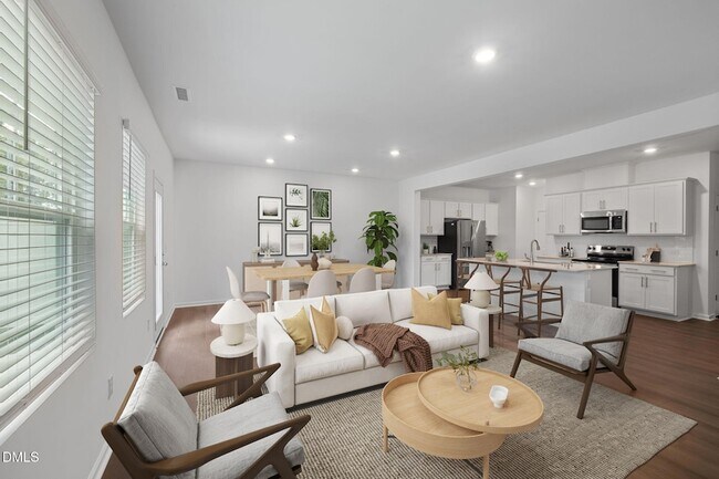 Building Photo - 421 Deep Oak Dr