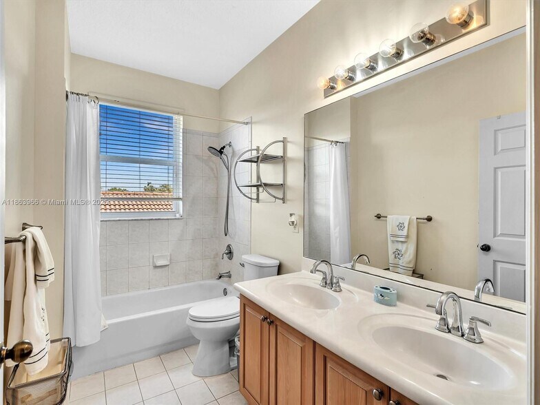 Building Photo - 3844 SW 53rd St