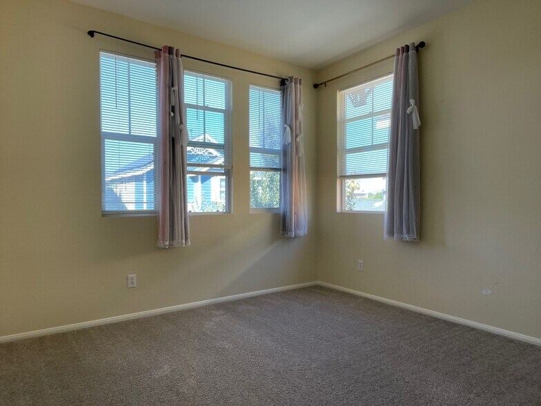 Building Photo - 25841 Silva Ct