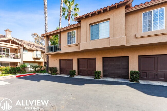 Building Photo - Gorgeous 2 Bed, 2.5 Bath End-Unit Home Available NOW in Aliso Viejo!
