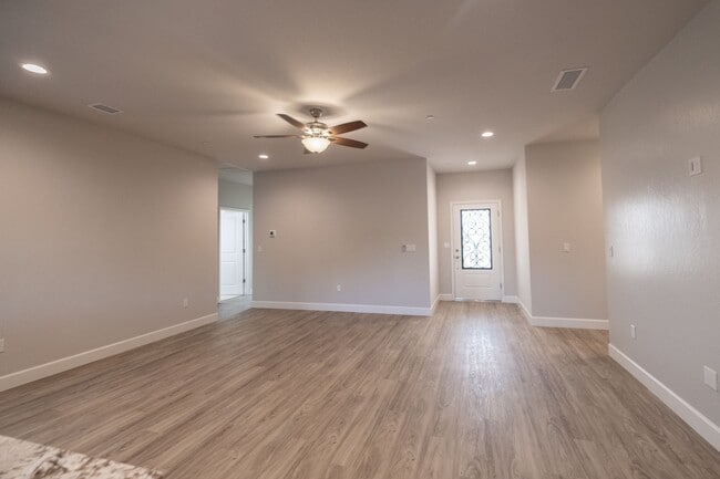 Building Photo - 814 N Palm St