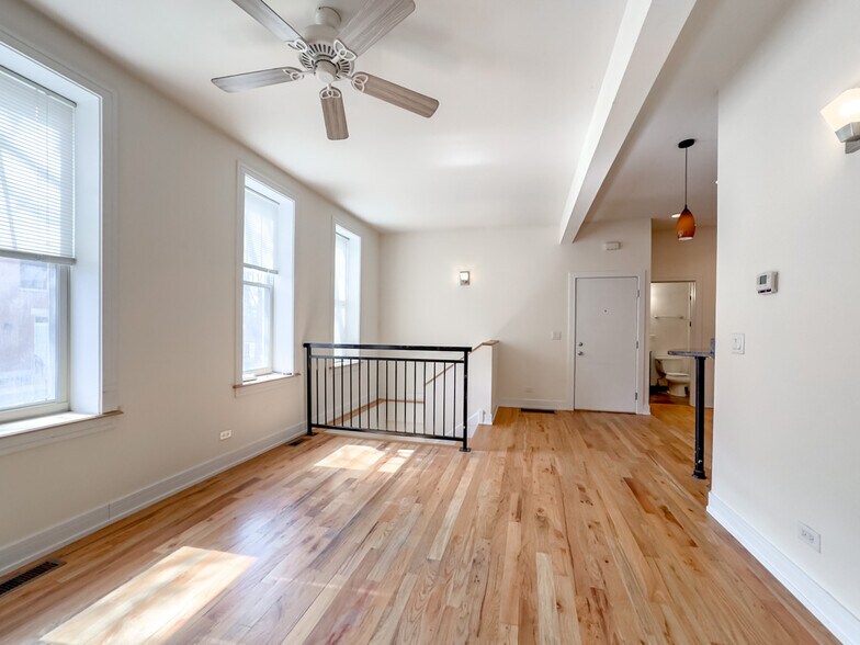Building Photo - 2835 N Damen Ave