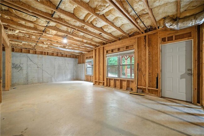 Building Photo - 5260 Breckinridge Ln