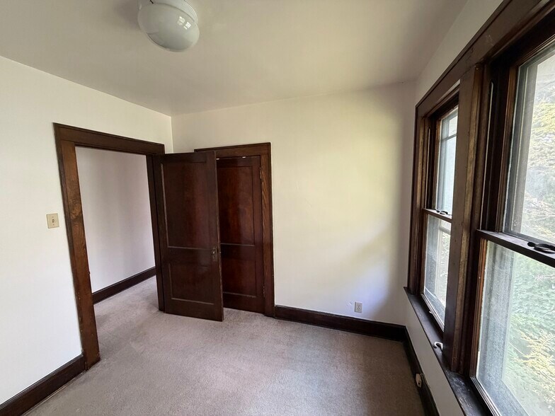 Building Photo - 789 Ebner St