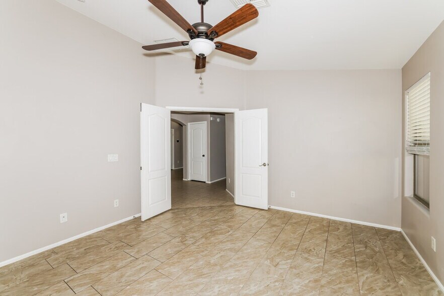 Building Photo - 15986 W Bartlett Ave