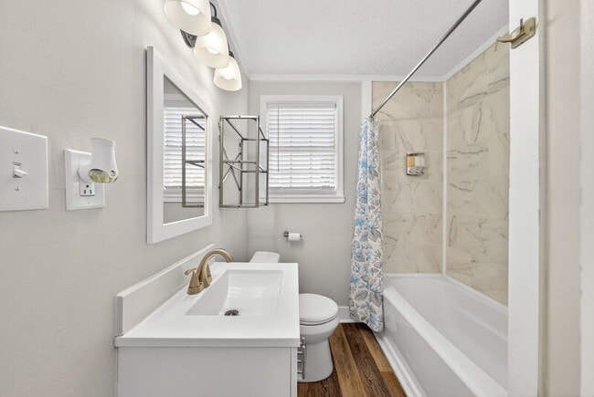 Building Photo - 1114 McKenzie Ave