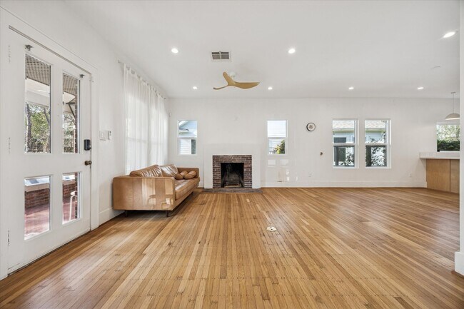 Building Photo - 1624 Branard St