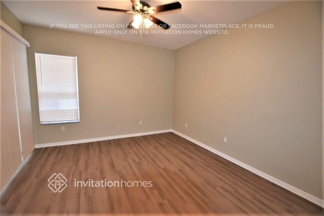 Building Photo - 3960 Woodview Dr