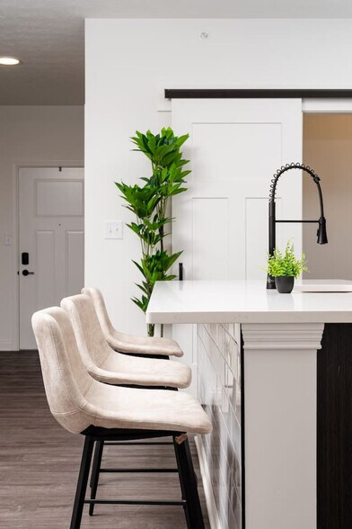 Building Photo - 5842 Leisure Ln