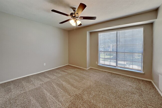 Building Photo - 16315 Chimneystone Dr