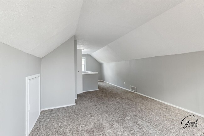 Building Photo - $1400 3 bedroom bungalow