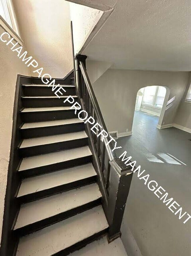 Building Photo - Updated Single Family Home in KC