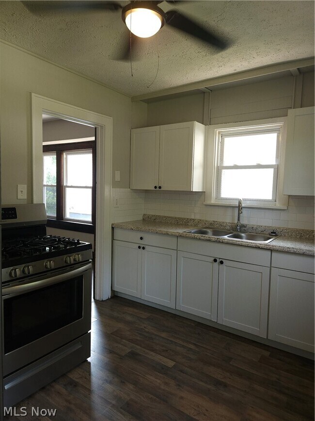 Building Photo - 614 Sanford Ave