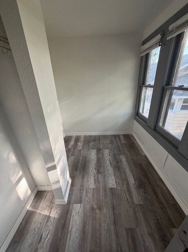 Building Photo - Orange St