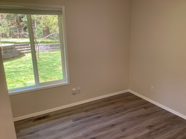 Bedroom 3 - 2549 Yew Street Rd