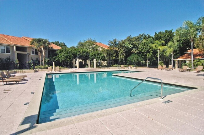 Building Photo - Furnished Condo! Gorgeous! Near beaches and shopping!