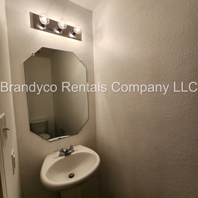 Building Photo - 411 Taurus Dr