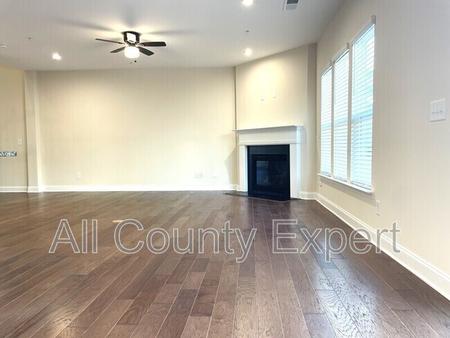 Building Photo - 502 Cooper Ln