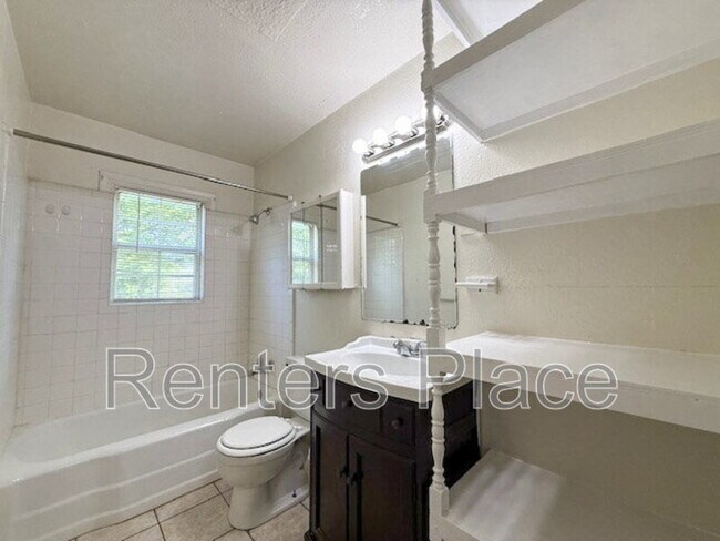 Building Photo - 3512 W 43rd Pl