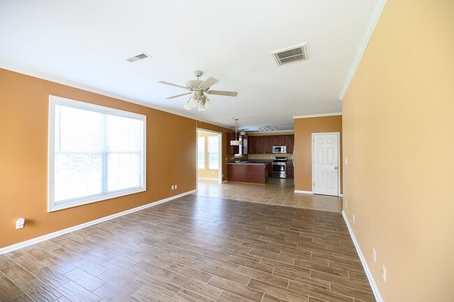 Building Photo - 2000 Lannigan Dr