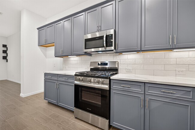 Building Photo - 453 Embden Rim Dr
